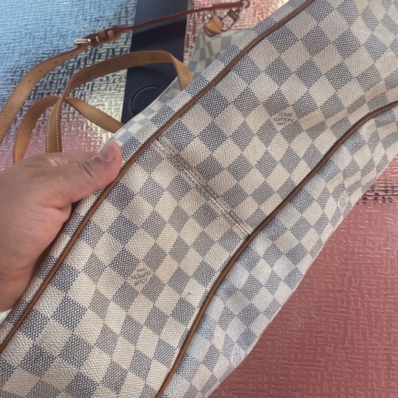 Louis Vitton large bag - Picture 9 of 17